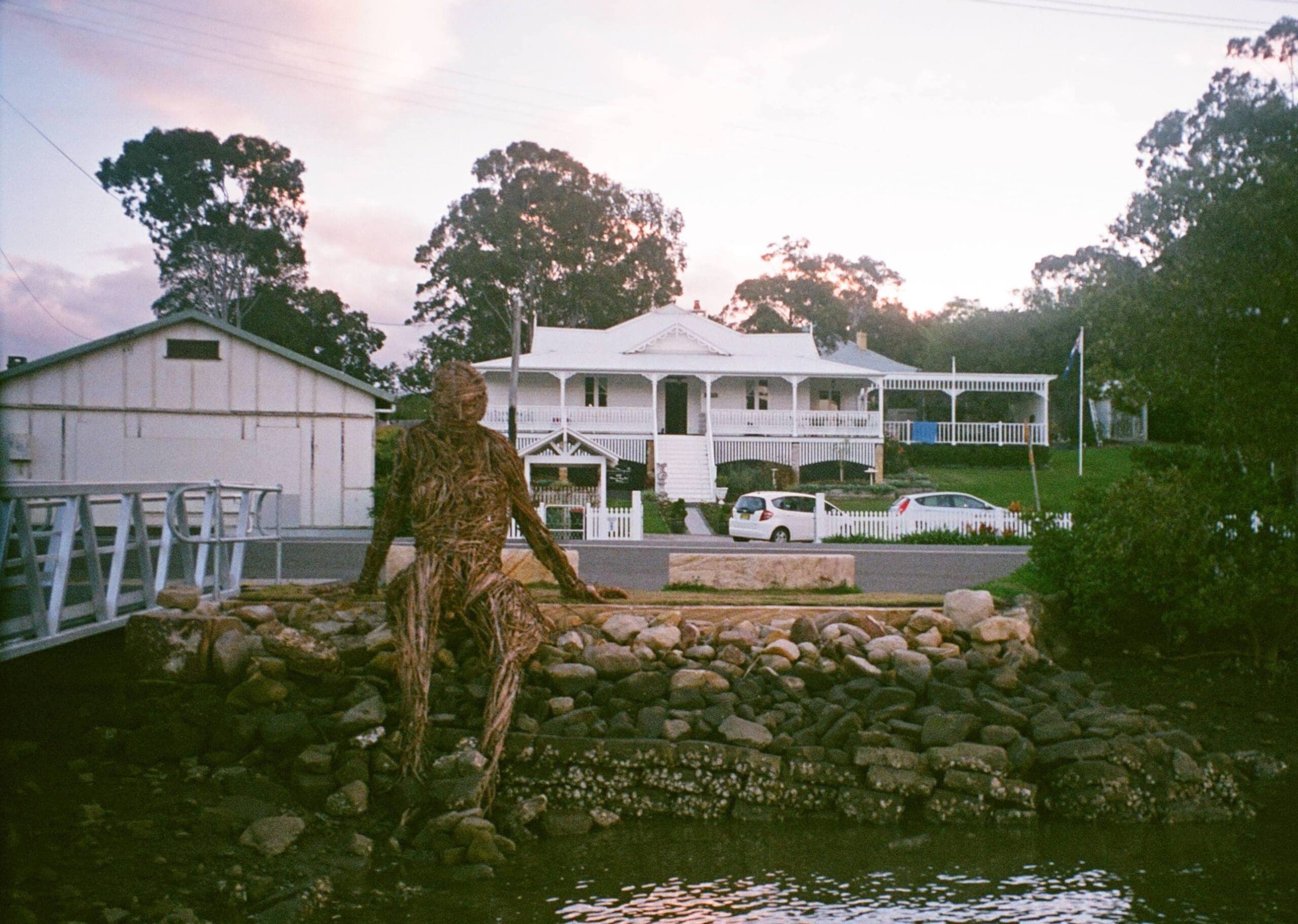 The White house by the water